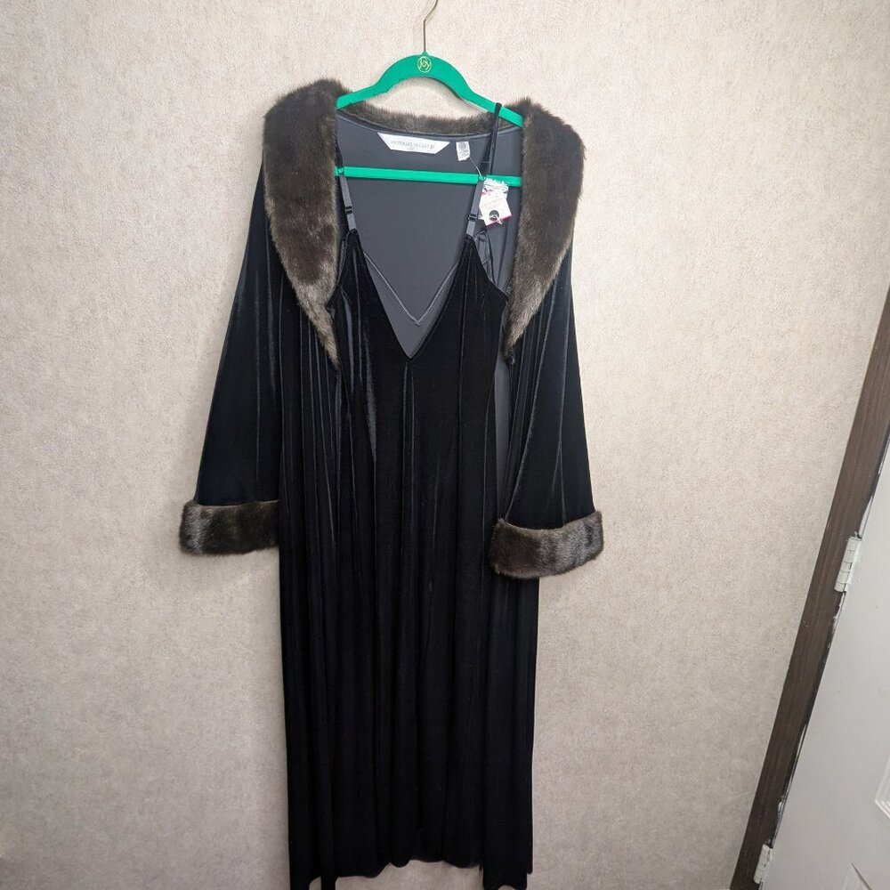 NWT VICTORIA'S SECRET Vintage Velvet Dressing Gown Robe W Faux Fur Collar Xs S